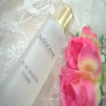 Add moisture to the skin.