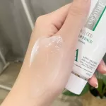 Smooth E White Babyface Serum 7g. Serum reduced dark spots. See results in 4 weeks, helping the skin to moisturize from natural vitamin E. Slow down the wrinkles of the Smooth E