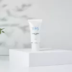 Isky Triple White Cream 10g Facial Cream Alpha Arbutin Brightens the skin, fuzzy, freckles, acne marks, black marks, dark spots.