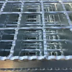 Stainless steel front grille Close of non -slip drains that are resistant to wear, steel grille, heavy platform at the airport of the power plant.