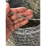 Barbarm coated with hot galvanized galvanized, rust number 16, length 200m / number 14, length 120m Barbed wire surrounded the fence Double barbed wire