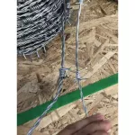 Barbarm coated with hot galvanized galvanized, rust number 16, length 200m / number 14, length 120m Barbed wire surrounded the fence Double barbed wire