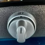 เตาแก๊สหน้ากระจก Sunshine สวย หรูหรา ทนทาน หัวหนาพิเศษ หัวเตา 2 ด้านไม่เหมือนกัน ด้านหนึ่งหัวอินฟาเรท อีกด้านหัวทองเหลืองขึ้นไฟ ใช้งานง่าย หรูหราทนทาน