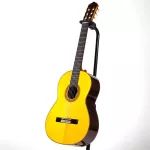 Yamaha® GC32S กีตาร์คลาสสิค 38 นิ้ว ทรง Yamaha CG Shape 19 เฟร็ต กีตาร์ทำมือ Handcrafted ไม้ท็อปโซลิดสปรูซยุโรป ไม้ข้า