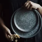 JINSERTA METAL SERVING TY Antique Round Wrought Iron Storage Dessert Fruit Cake Bread Plate Home Kitchen Decoration