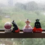 2PCS Ceramic Decoration Kissing Grooms Briding Seasoning Bottle Wedding Ceremony Salt Pepper Cumin Powder Box Tool