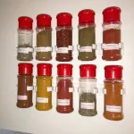 4PCS KTICHEN SPICE CLIPS CABINET Door Self-AdHesive Organizer Rack Sprips Household Ktichen Seasonings Cans Holder