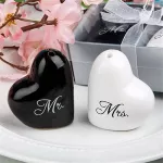2PCS/Set Wedding Heart Ceramic Mr. Salt Pepper Shakers Canister Set Wedding Party Favors Black White Wedding