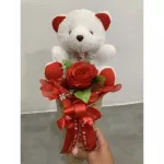 ตุ๊กตาหมีสีขาว พร้อมดอกกุหลาบสีแดง ช่อทรงกรวย