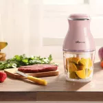 Electric food grinder Electric Food Spin For babies, capacity 0.6 liters, good heat protection material, portable, three-year-old car insurance, 1 year insurance. Bear QSJ-B02U2