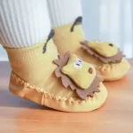 Children, walk, socks, floors, slippery cartoon shoes, children walk below three -dimensional dolls, baby socks.