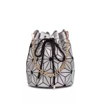 Fashion Luminous Women Drawstring Bucket Bags Geometry Plaid Shoulder Bags Folding Chains Handbag Diamond Casual Tote Bucket Bag