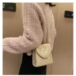 กระเป๋าสะพายข้าง กระเป๋าแฟชั่น สไตล์เกาหลี ทรงเหลี่ยม สายสะพายโซ่ทอง หนังPU งานหนังสีพื้นสุดคลาสสิค GBiWANT