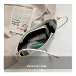 กระเป๋าทรงเหลี่ยม เรียบๆ กระเป๋าใบยาว กระเป๋าหนัง หนังนิ่ม กระเป๋าสะพายไหล่ สไตล์มินิมอล กระเป๋าแฟชั่น กระเป๋าผู้หญิง