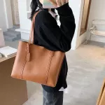 กระเป๋าทรงเหลี่ยม กระเป๋าหนัง กระเป๋าสะพายข้าง กระเป๋าแฟชั่นทรงโท้ท กระเป๋าแฟชั่นเอาใจวัยทำงาน หนังนิ่ม สไตล์เกาหลี กระเป๋าใบใหญ่