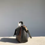 กระเป๋าสะพายหลังพลิกด้านหน้าแบบเรียบง่ายสำหรับผู้หญิง A10110