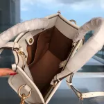 สุภาพสตรีโค้ชกระเป๋าถือคลาสสิกใหม่ CA10061