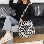 Soft H Women Mesger Bag Vintage Patten Ladies Oulder Bags Large Capacity Students Girls Furry Tote Se Handbags