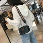 Vintage Wide Strap Women Crossbody Bags Designer Luxury Pu Leather Lady Oulder Mesger Bag Sml Flap Square Ses Fe