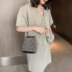 Women Hot Rhinone Bucet Bags Luxury Woman Bag Fe Oulder Dinner/Party Handbags Ladies Oulder Mesger Bags