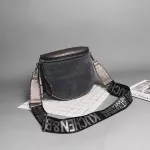 New Women Crossbody Bag Women Mesger Bags Pu Leather Oulder Bag Fe Handbags Famous Brand Lady Sicircle Saddle