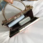 Vintage Carved Handbag Women's Oulder Mesger Bags Hi Quity Pearl Chain Oulder Bags Diamond-Encrusted Bow Clutch New