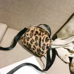 Lit Women Able Oulderbag Winter Crossbody Bag Wen Lady Bag Nitted Foux Won Bag Pard Pattern Flap Bag