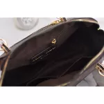 พร้อมส่งในไทย กระเป๋าสะพายข้าง/ถือ สะพายไหล่ STARCATE แฟชั้น ผู้หญิง ถือได้สะพายข้างได้ 9101 มีพวงกุญแจดอกไม้ให้ หนังPU ลายโลโก้ ใส่ได้ทุกสไตล์