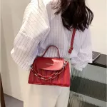 กระเป๋าทรงเหลี่ยม กระเป๋าหนัง หนังนิ่ม ลายตาราง กระเป๋าสะพายข้าง ประดับด้วยสายโซ่ กระเป๋าแฟชั่น กระเป๋าผู้หญิง สไตล์เกาหลี