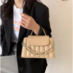 กระเป๋าทรงเหลี่ยม กระเป๋าหนัง หนังนิ่ม ลายตาราง กระเป๋าสะพายข้าง ประดับด้วยสายโซ่ กระเป๋าแฟชั่น กระเป๋าผู้หญิง สไตล์เกาหลี