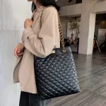 Classic Women Quilted Handbags Tote Bags Black Shoulder Bucket Bag Chains Strap Designer Big Handbags and Purses 2020 New Supply