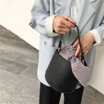 [] Women New Vintage Hai Striped Bucet Pu Leather Personity L-Match Crossbody Oulder Bag Tide 18a0347