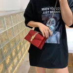 Women Orean Solid Cr Chain Bag Ladies Pvc Crossbody Girl Oulder Bag Sml Chain Mesger Bags Square Pge