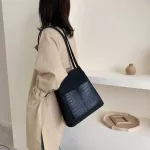 Oulder Women Bag New Women's Tote Ede Stone Pattern Brand Designer Luxury Fe Bucet Handbag Bolsa Finina