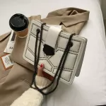 B PU Leather Crossbody Bags for Women Rivets Oulder Mesger Bag Fe Travel Handbags Chain Cross Body Bag