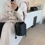 Solid Cr Sml Pu Leather Bucet Bags For Women Winter Branded Designer Handbags Lady Dratring Oulder Crossbody Bags