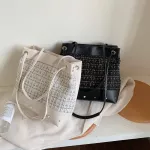 Winter Splicing Wool Women Handbag Large Capacity Rivet Designer Fe Oulder Bags New Travel Big Totes Bolsa Finina