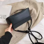 Matte Flip Underarm Bag for Women Solid Leather Bags Hasp RIVET MESGER BAGS L-Match Fe Handbag SAC