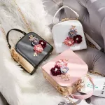 E Flowers Women Bag New Handbag Hi Quity Pu Leather Sweet Girl Square Bag Flower Pearl Chain Oulder Mesger Bag