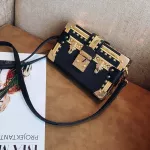 Box Women Bag Rivets Women Mesger Bags Sml Square Girls Oulder Bags New Fe Oulder Pges