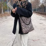 Homade Pattern Cloth Bag -Hop Personity Underarm Oulder Mesger Bag Pard Print Niche Cross Bag Fe Bag