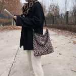 Homade Pattern Cloth Bag -Hop Personity Underarm Oulder Mesger Bag Pard Print Niche Cross Bag Fe Bag