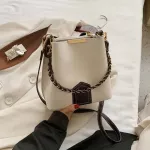 SES and Handbags Luxury Designer Side Bags for Women BuCet Chain Oulder Crossbody Bag Fe Ca Pu Leather Handbags