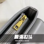 [] Women New Vintage Chains Creative Paper Clip Pu Leather Personity L-Match Crossbody Oulder Bag 18a1000