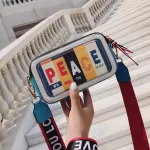 Letters Women Oulder Bags Designer Wide Strap Crossbody Mesger Bag Funny Lady Sml Flap Haruu Fe Se