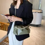 Women Cloud Bag Pearl Handle Tote Bags Fe Solid Cr Pu Leather Crossbody Elnt Ladies Pleated Sml Oulder Bag Bolsas