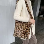 Ca H Pard Crossbody Bag Designer Cute Women Oulder Bag Luxury F Fur Mesger Bag Fe Large Totes Winter