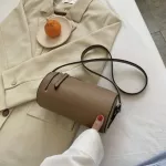Solid Cr Cydric Fes Mesger Bag Retro Women Oulder Bags Quity Pu Leather Bucet Women Bag Fe Handbags