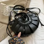 Leather Oulder Bag Woman Ell Type Crossbody Bags Brand Designer Hollow Out Wen Bag Luxury Lady Handbag Bolsa Tote
