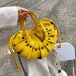 Leather Oulder Bag Woman Ell Type Crossbody Bags Brand Designer Hollow Out Wen Bag Luxury Lady Handbag Bolsa Tote